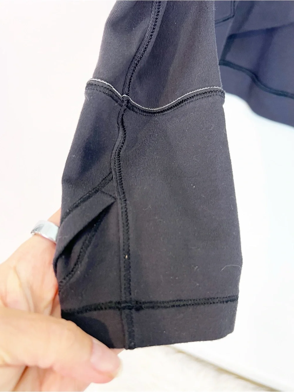 LULULEMON CLOSE TO CROSSING BLACK LONG SLEEVE ATHLETIC SHIRT CROSSOVER HEM SZ 8